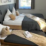 Apartment In With Ski-in Out