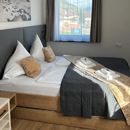 In With Ski-in Out شقة *