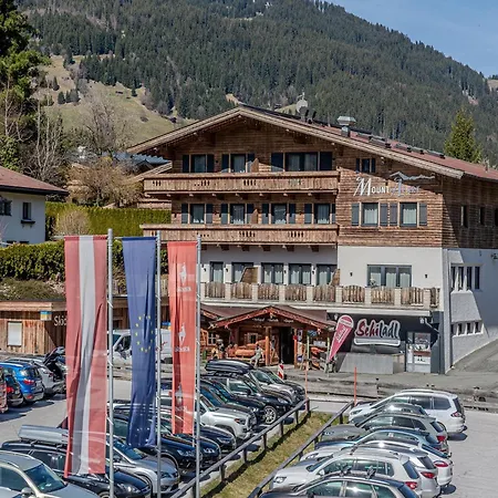 In With Ski-in Out شقة